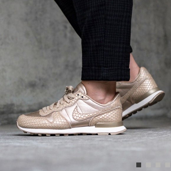 nike internationalist parachute beige